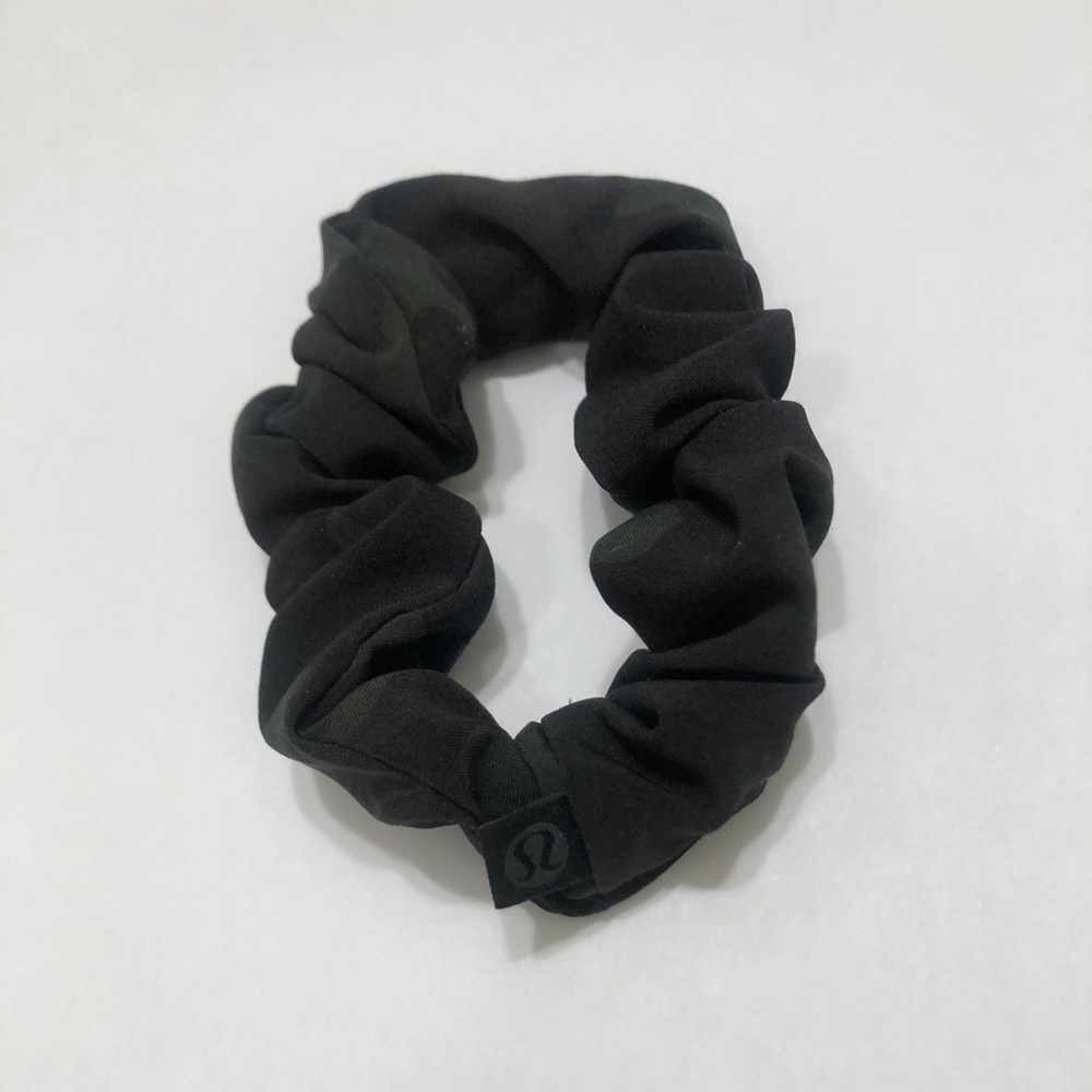 Lululemon scrunchie